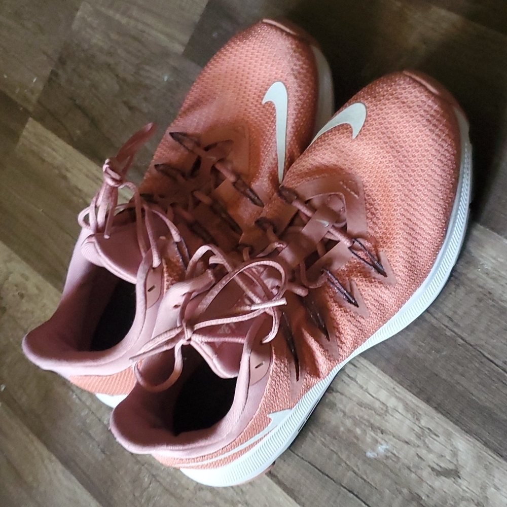EUC Nike shoes
